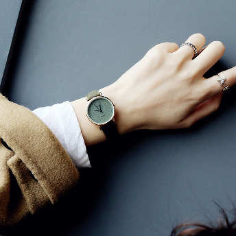ガラスグリーン系ブラック系ピンク系レザークォーツ時計 ラウンド防水深度30ｍファッションカジュアル腕時計