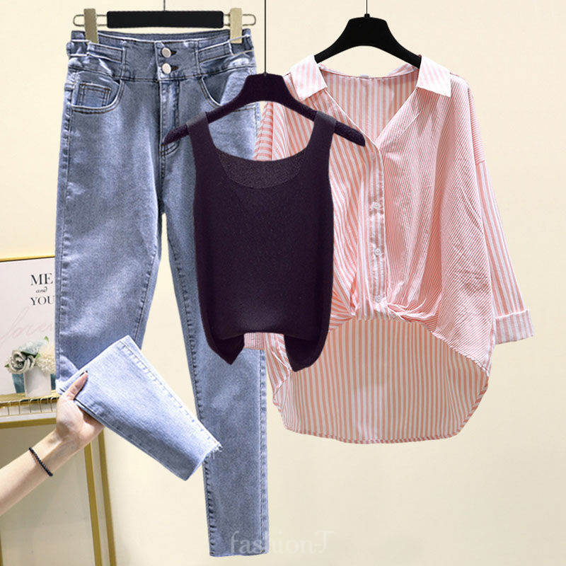 ブラックタンクトップ+ピンクシャツ+パンツ