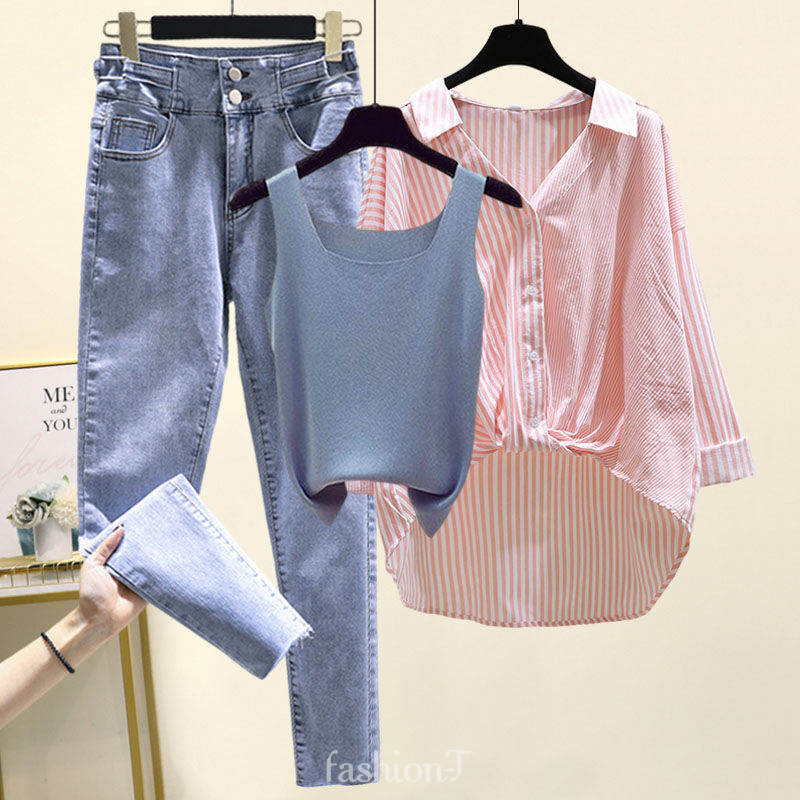 ブルータンクトップ+ピンクシャツ+パンツ