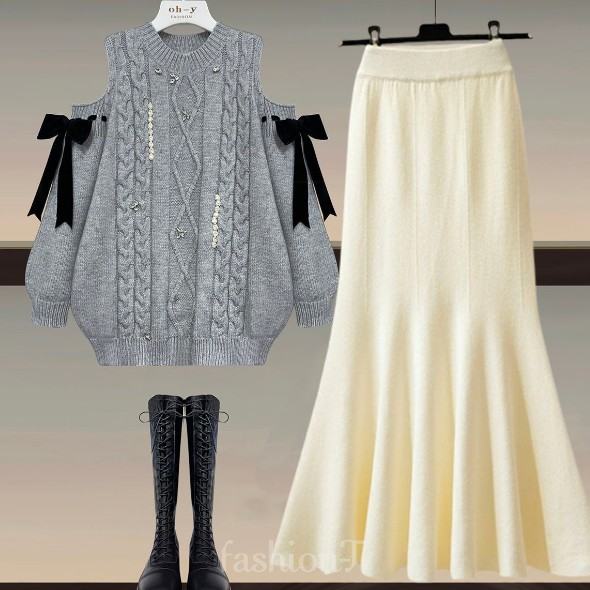 アイボリーセーター+ブラック/スカート
