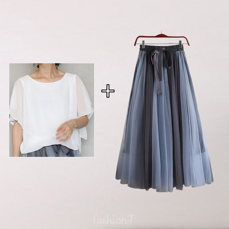 ホワイト/Tシャツ+ブルー/スカート